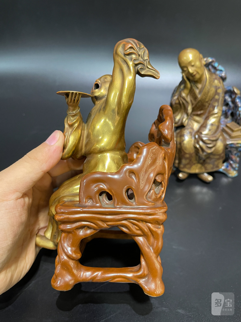 清乾隆 粉彩描金罗汉坐像一对 - 图8